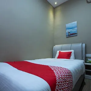 Oyo 90231 By The Park Plt Hotel
